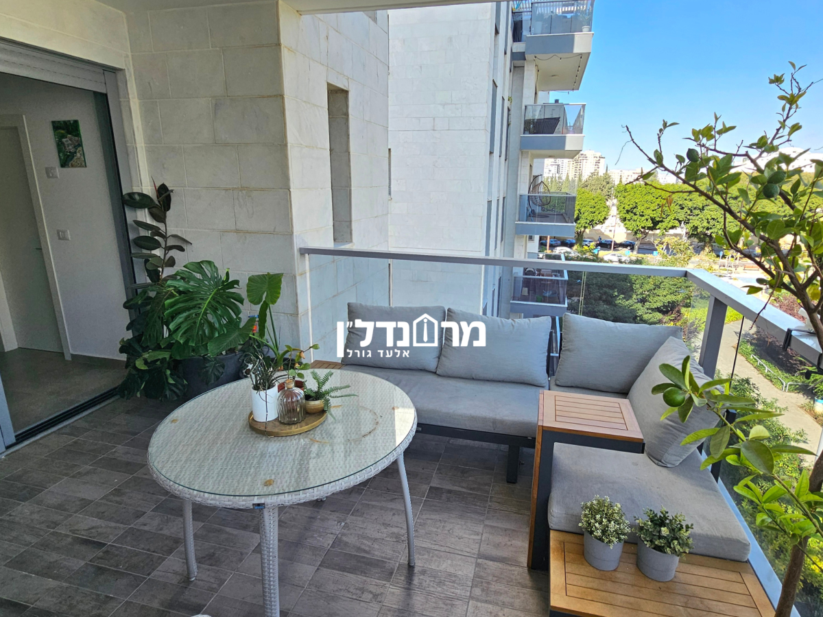 Apartment on Hana Street