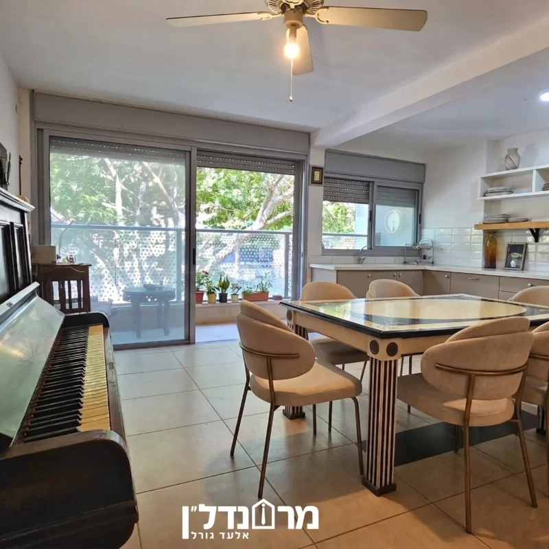 For sale 4-room apartment on Barak Street