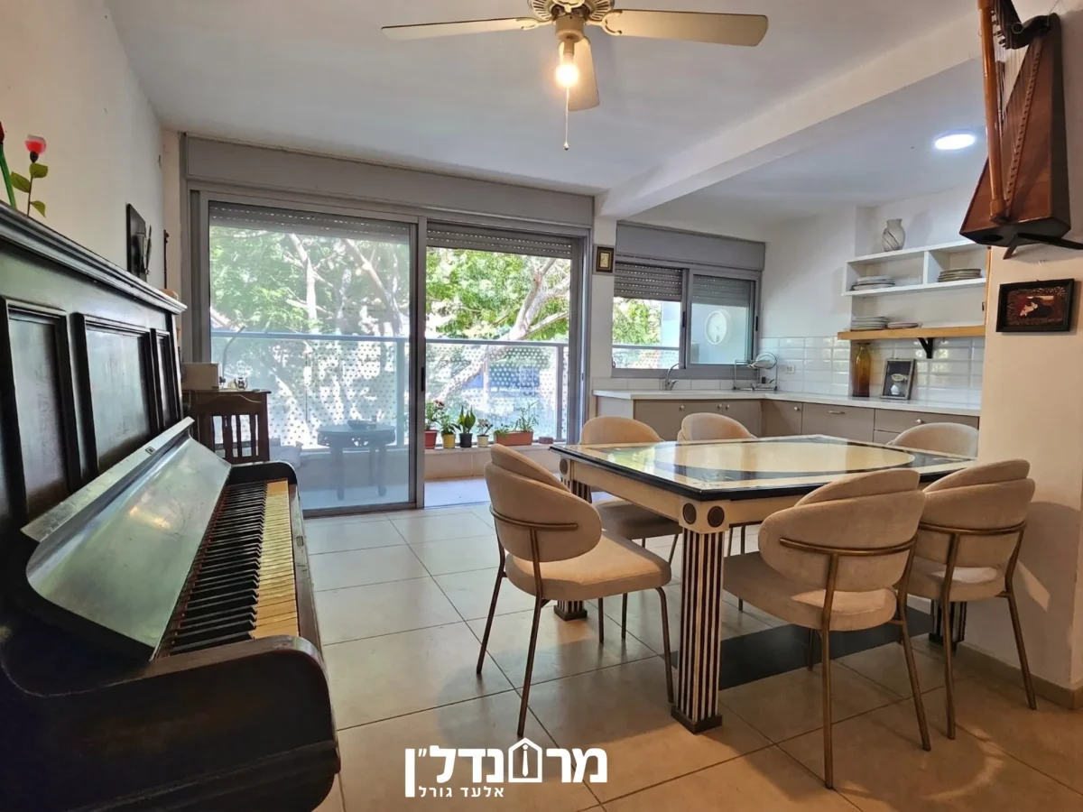 For sale 4-room apartment on Barak Street