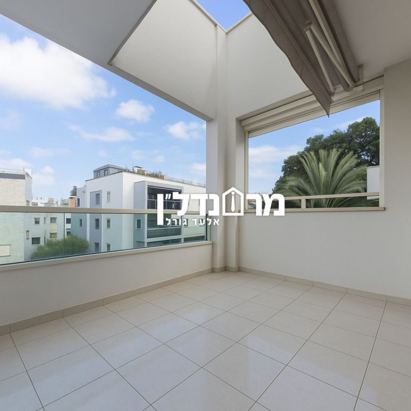 For sale 4-room apartment on Borer Yehuda Street, Western Green, Herzliya