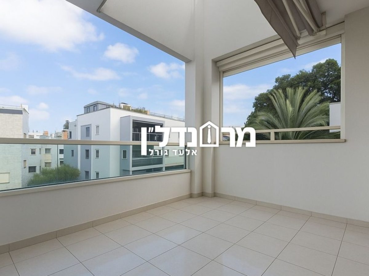 For sale 4-room apartment on Borer Yehuda Street, Western Green, Herzliya