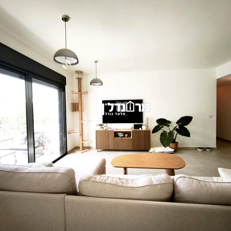 For sale 4-room apartment on Ha'atzmaut Street, Herzliya