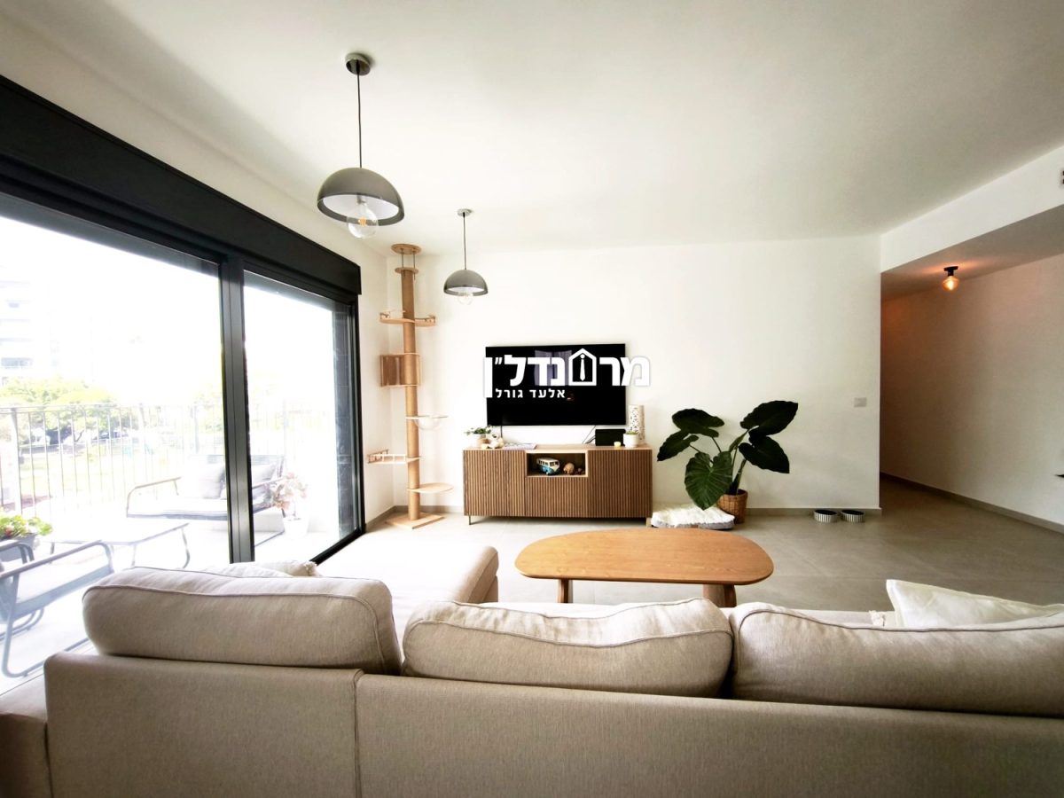 For sale 4-room apartment on Ha'atzmaut Street, Herzliya