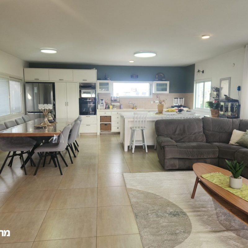 For sale 7-room apartment on Rabbi Binyamin Movshovitz Street, Herzliya Center