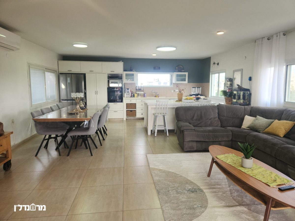 For sale 7-room apartment on Rabbi Binyamin Movshovitz Street, Herzliya Center