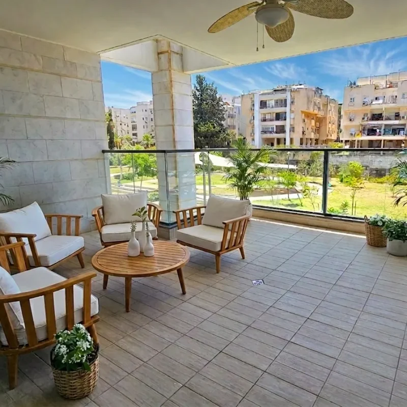 For sale a huge 5-room apartment